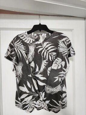 Tryst Tropical Leaf Twist Front Top White Charcoal Size S
